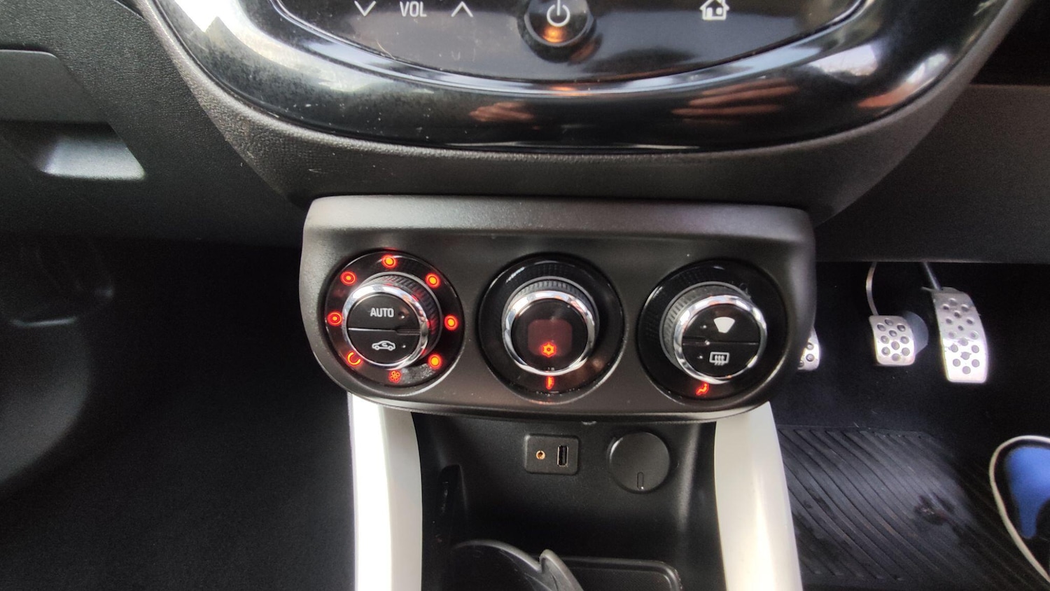 Used Vauxhall ADAM 2013 for sale - 77238475: Photo 20