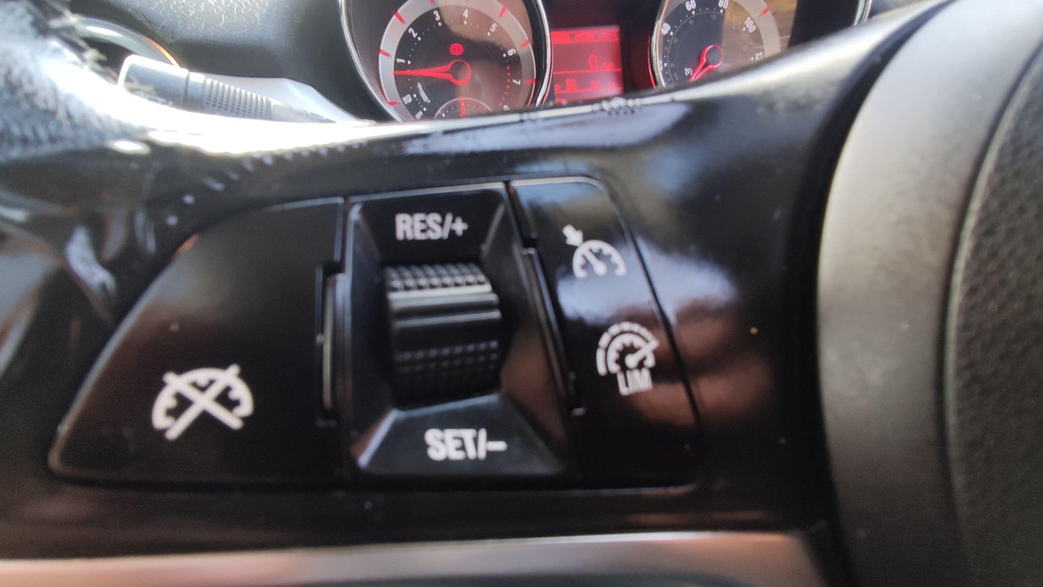 Used Vauxhall ADAM 2013 for sale - 77238475: Photo 22