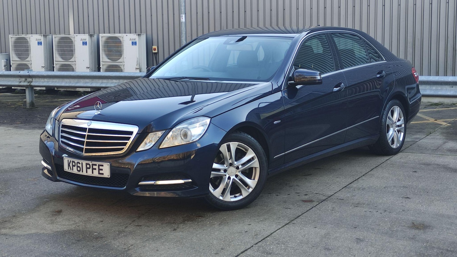 Used Mercedes-Benz E Class 2011 for sale - 76689860: Photo 1