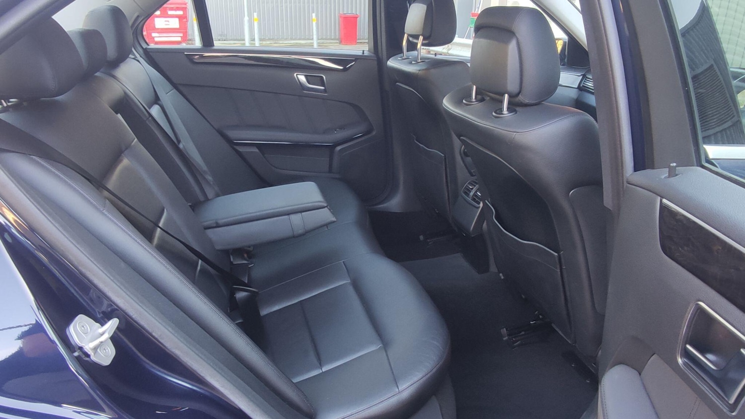 Used Mercedes-Benz E Class 2011 for sale - 76689860: Photo 23