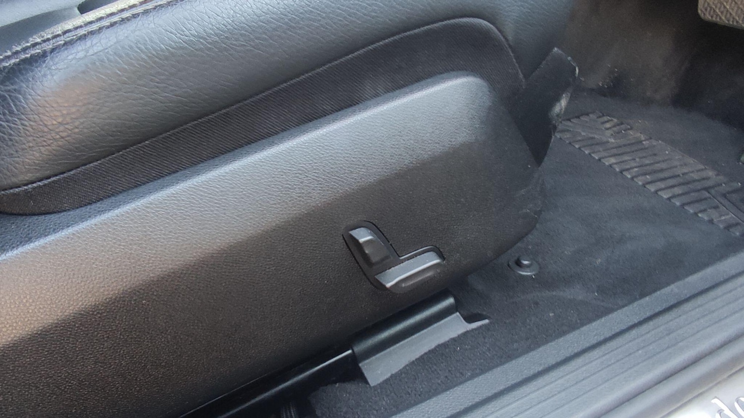 Used Mercedes-Benz E Class 2011 for sale - 76689860: Photo 24