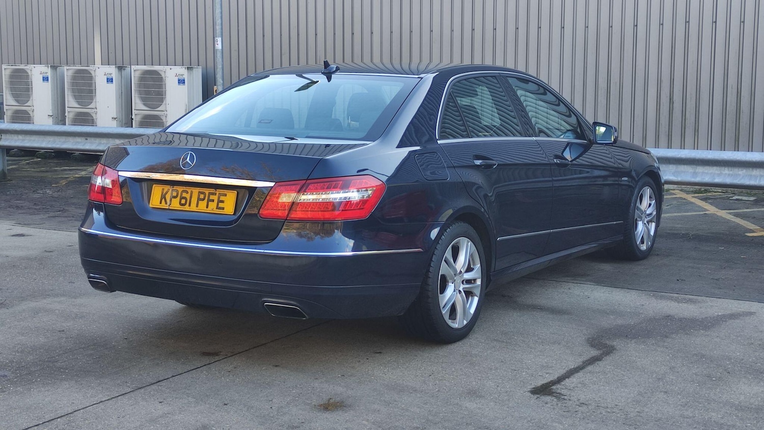 Used Mercedes-Benz E Class 2011 for sale - 76689860: Photo 3