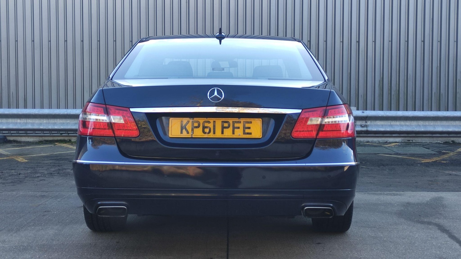 Used Mercedes-Benz E Class 2011 for sale - 76689860: Photo 6