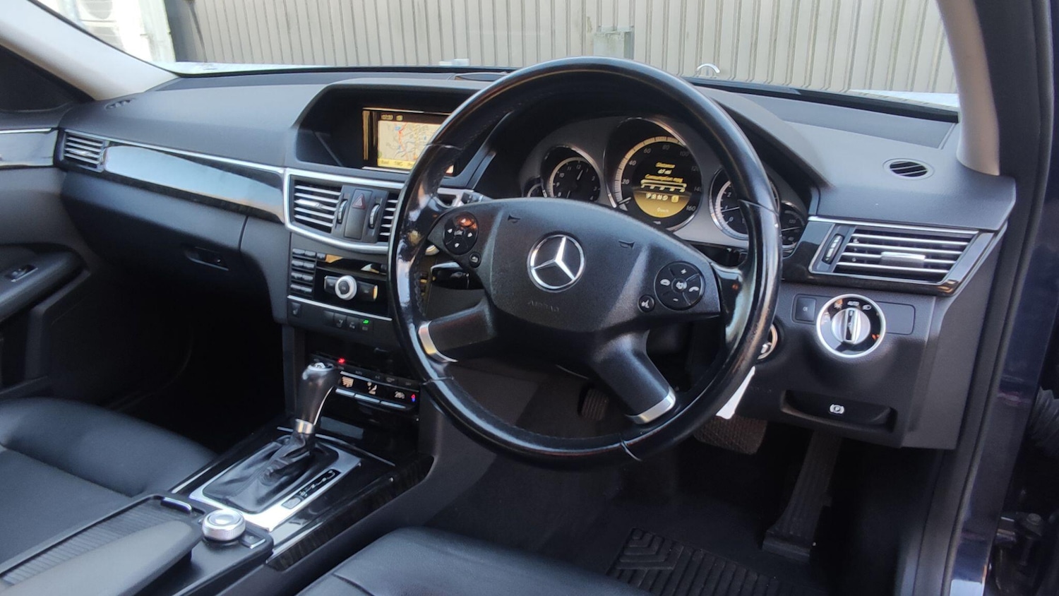 Used Mercedes-Benz E Class 2011 for sale - 76689860: Photo 7