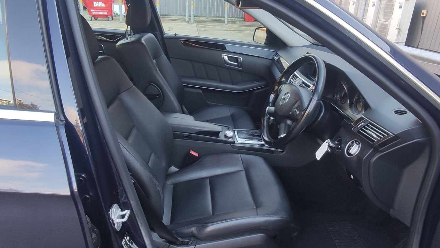 Used Mercedes-Benz E Class 2011 for sale - 76689860: Photo 8