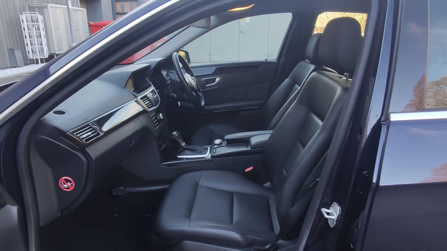 Used Mercedes-Benz E Class 2011 for sale - 76689860: Photo 9