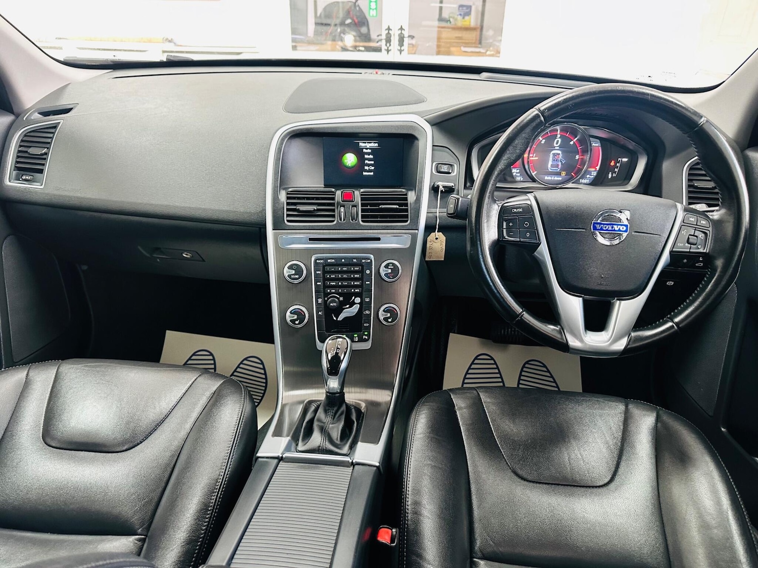 Used Volvo XC60 2015 for sale - 76349894: Photo 3