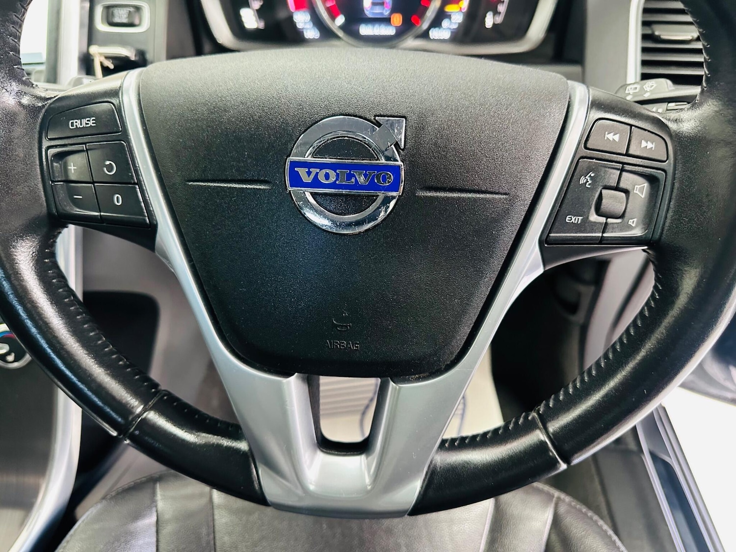 Used Volvo XC60 2015 for sale - 76349894: Photo 43