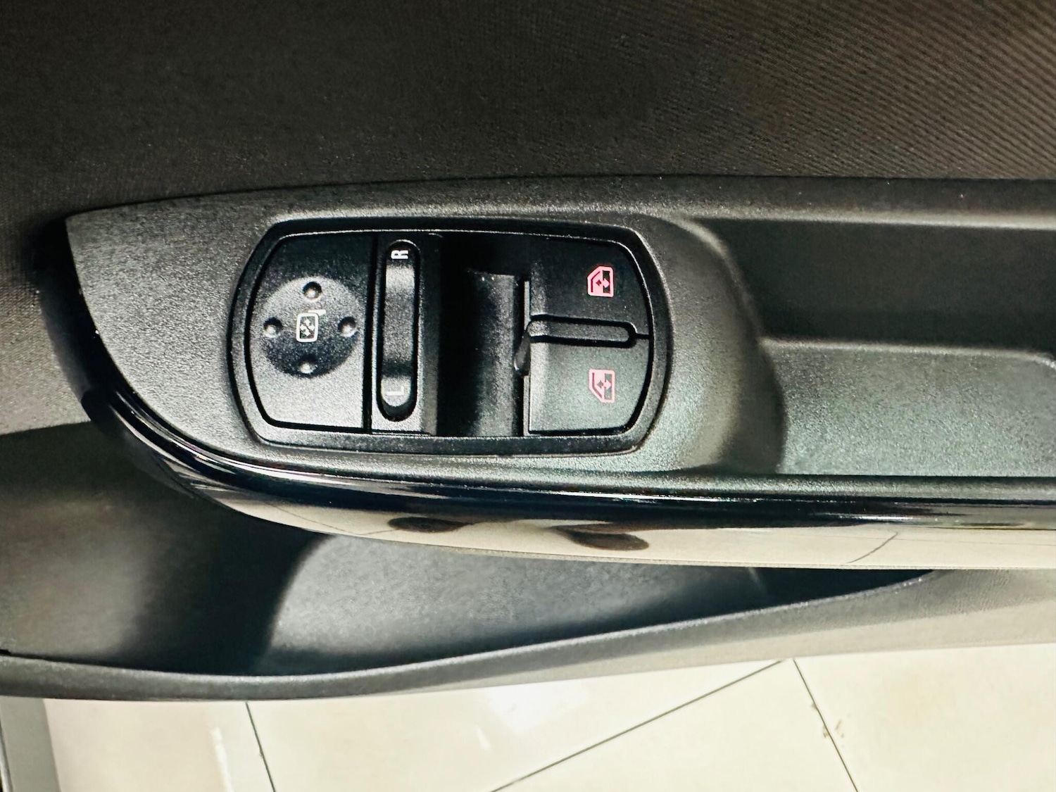 Used Vauxhall Corsa 2015 for sale - 76511937: Photo 22