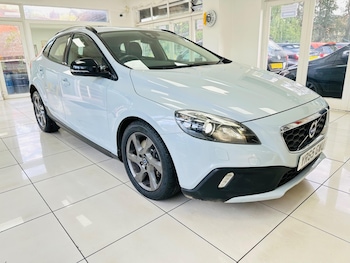 Used Volvo V40 2015 for sale - 79396638: Photo