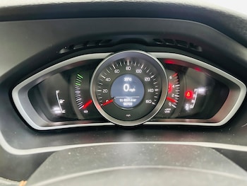 Used Volvo V40 2015 for sale - 79396638: Photo