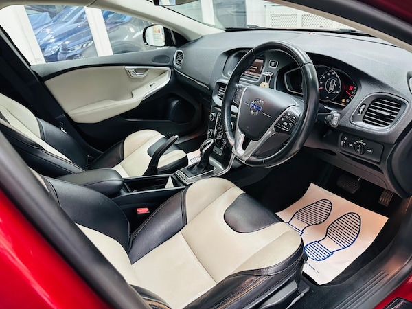 Used Volvo V40 Cross Country 2015 for sale - 76259831: Photo 13