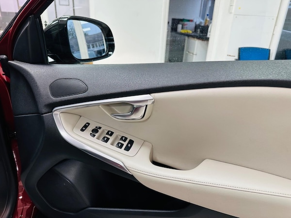 Used Volvo V40 Cross Country 2015 for sale - 76259831: Photo 14