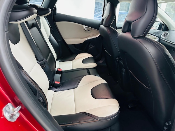 Used Volvo V40 Cross Country 2015 for sale - 76259831: Photo 16