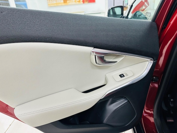 Used Volvo V40 Cross Country 2015 for sale - 76259831: Photo 25