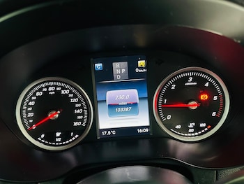 Used Mercedes-Benz GLC 2018 for sale - 79440711: Photo