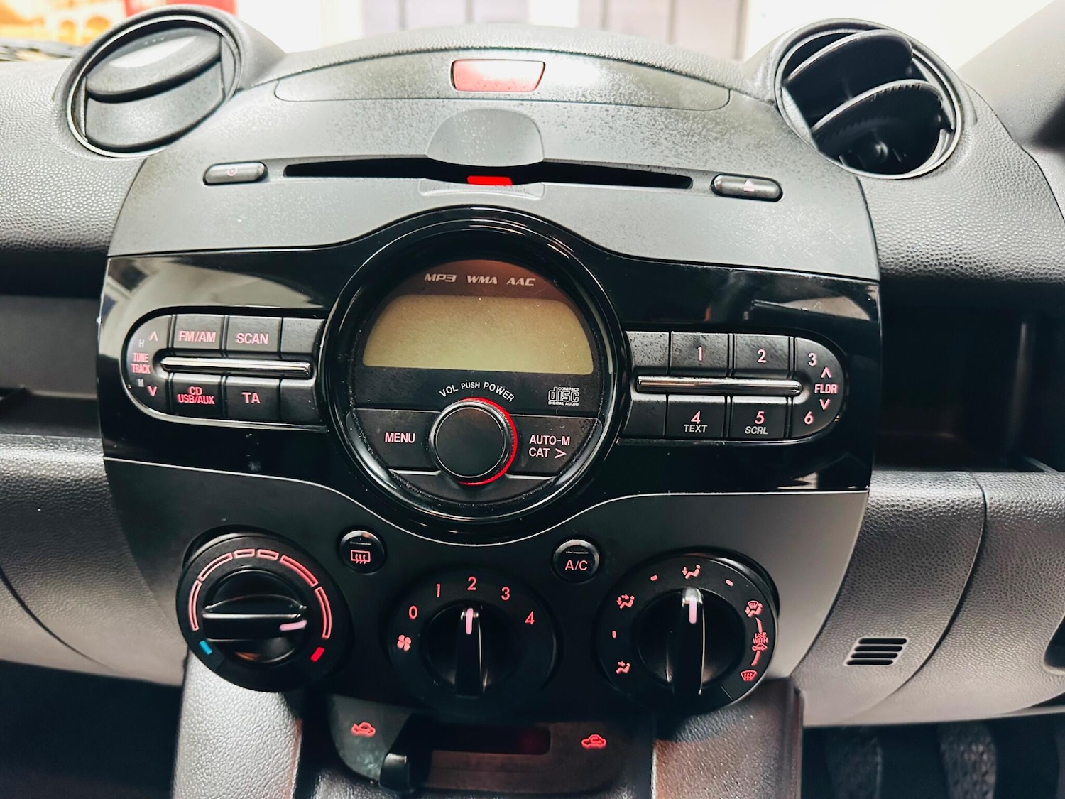 Used Mazda Mazda2 2013 for sale - 76752775: Photo 18