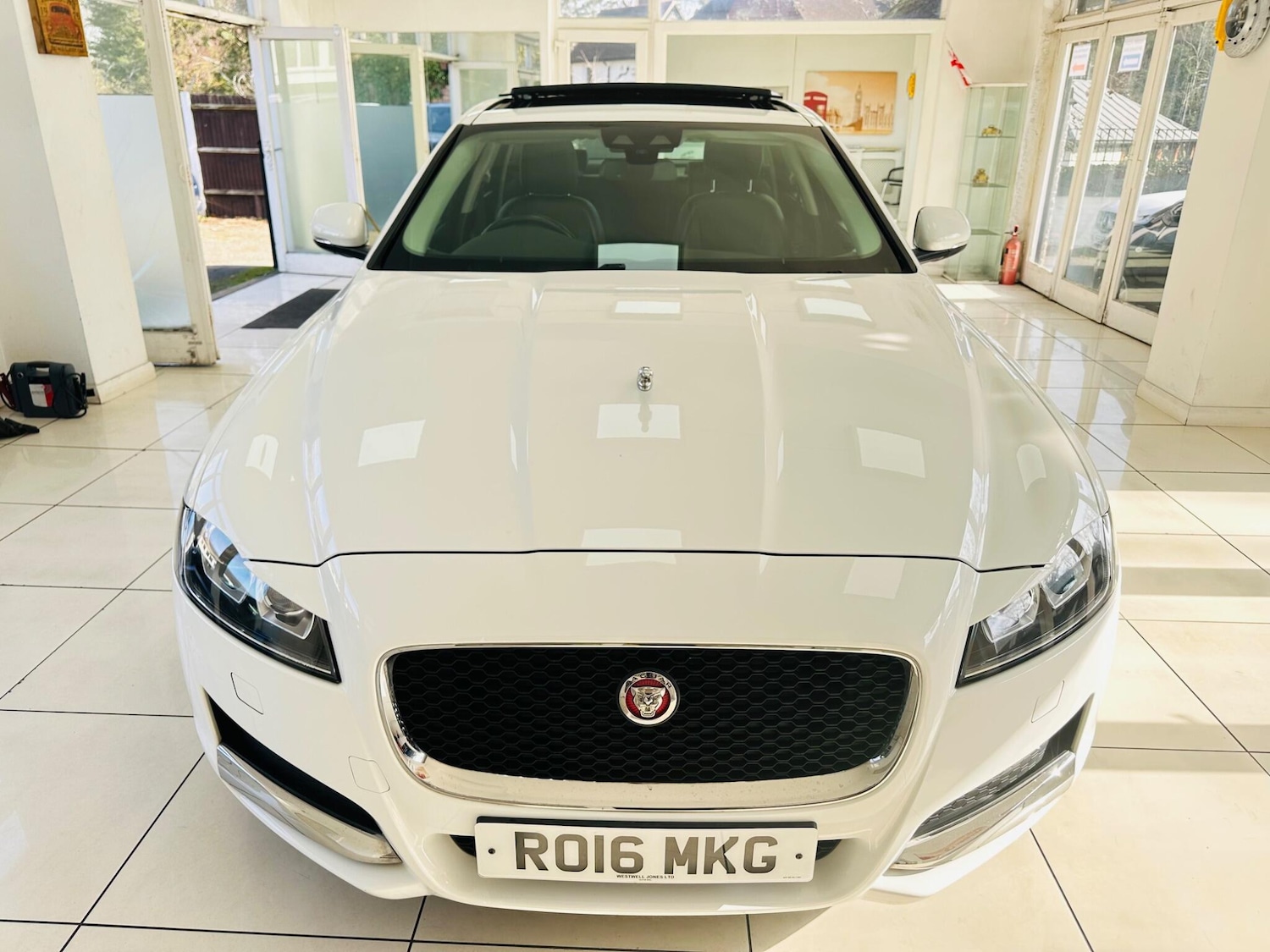 Used Jaguar XF 2016 for sale - 77670428: Photo 2