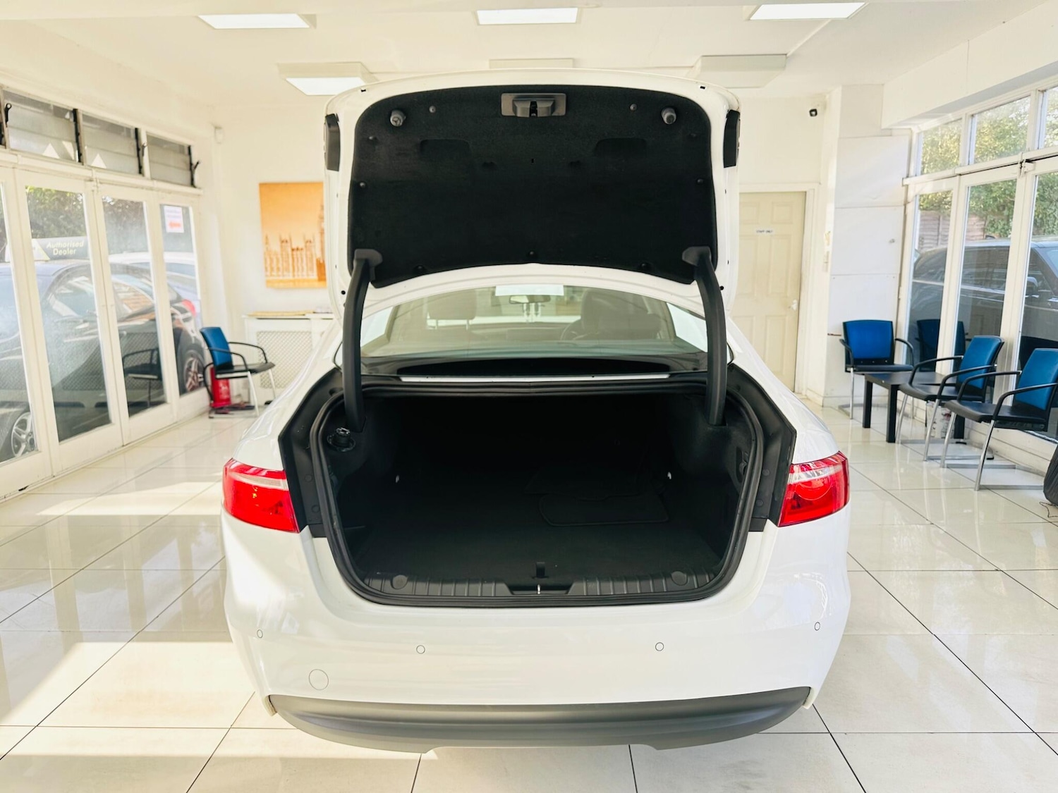 Used Jaguar XF 2016 for sale - 77670428: Photo 8