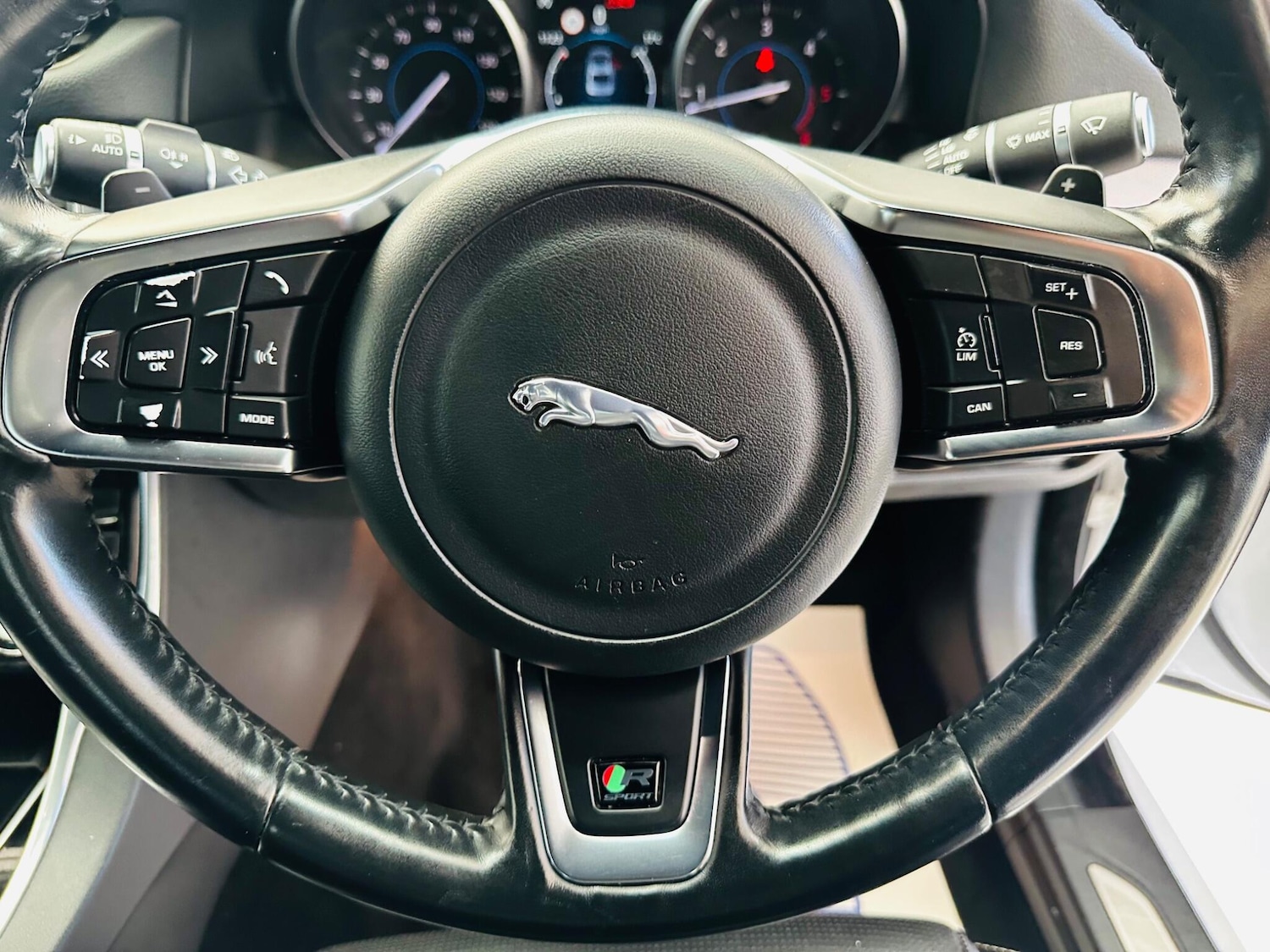 Used Jaguar XF 2017 for sale - 78171279: Photo 28