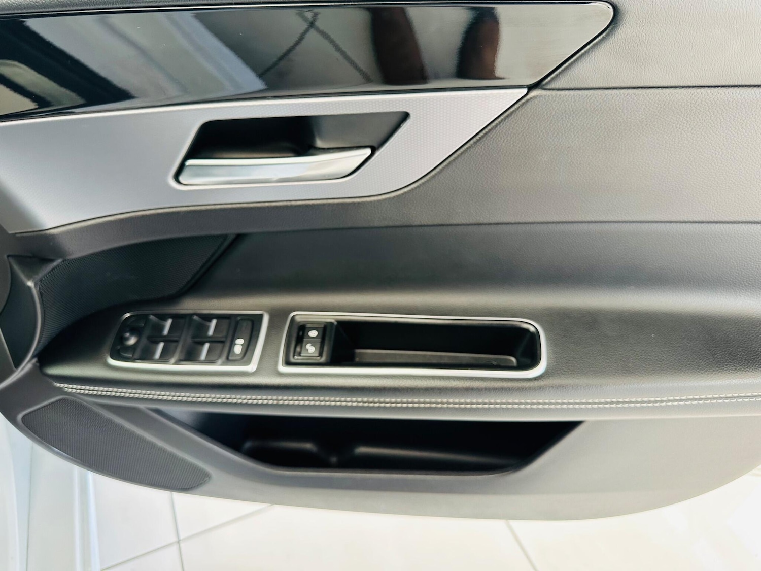 Used Jaguar XF 2017 for sale - 78171279: Photo 43