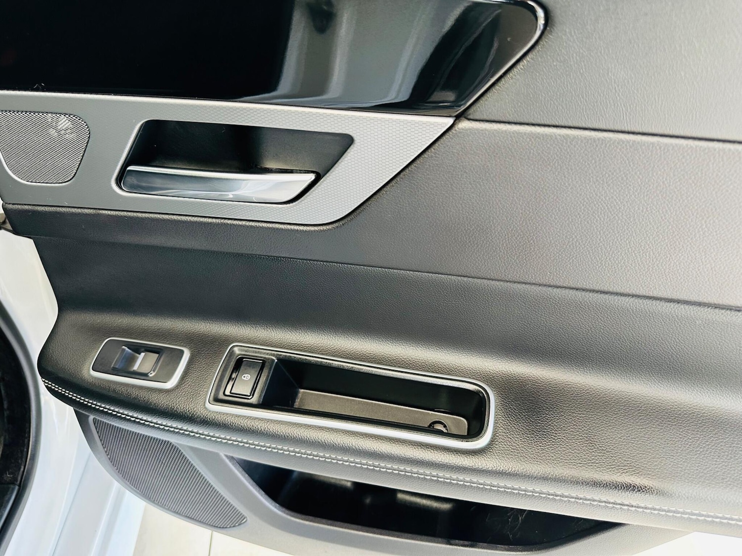 Used Jaguar XF 2017 for sale - 78171279: Photo 45