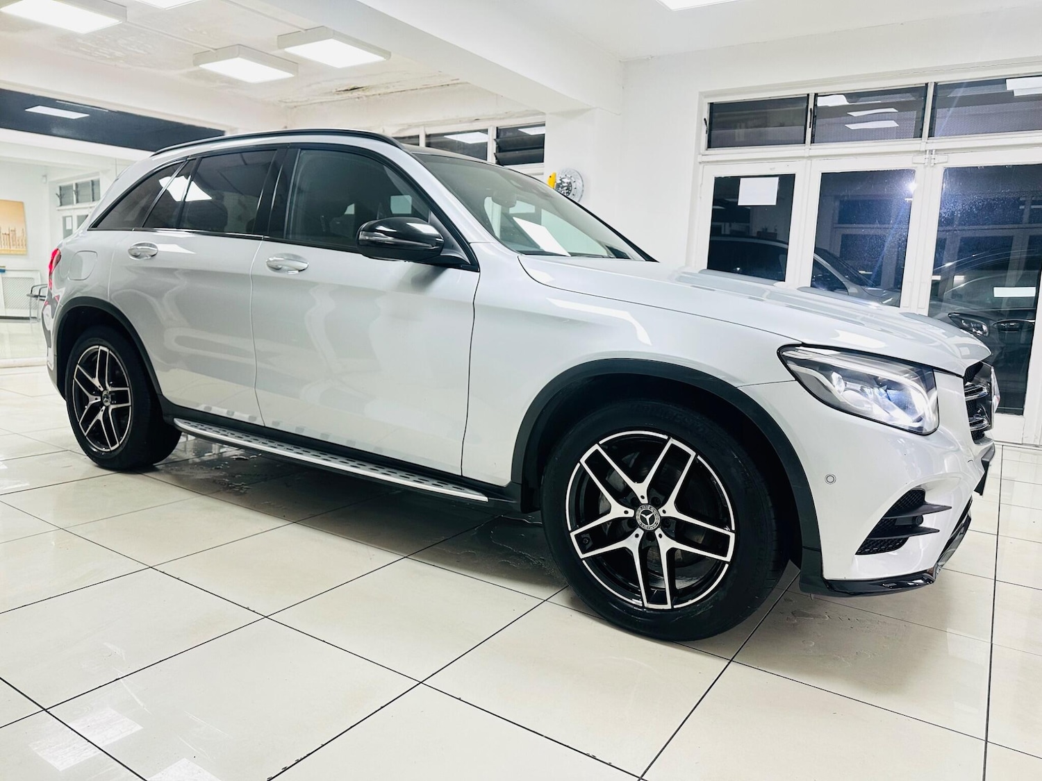 Used Mercedes-Benz GLC 2018 for sale - 77358894: Photo 2