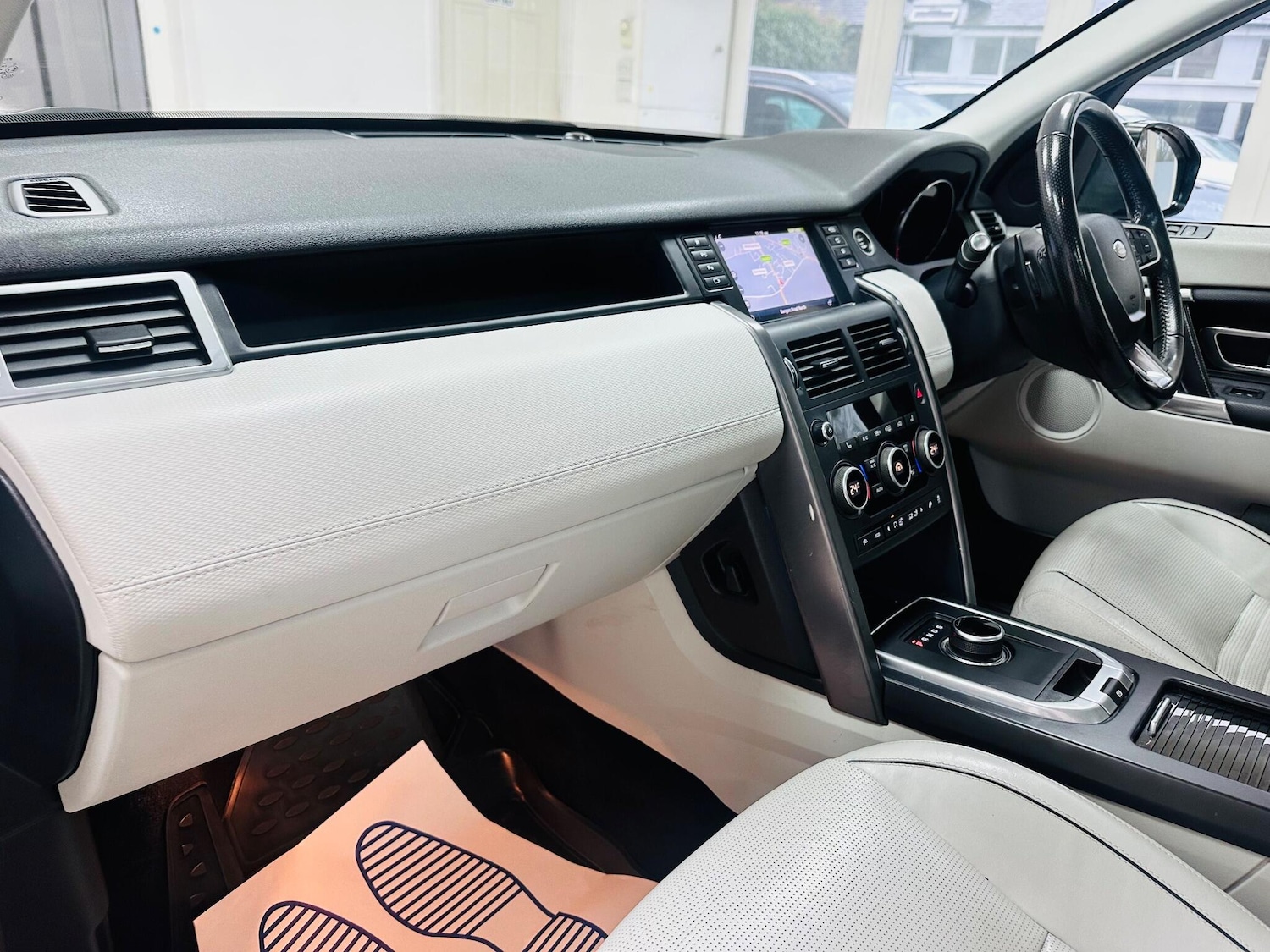 Used Land Rover Discovery Sport 2017 for sale - 76964328: Photo 35