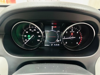 Used Land Rover Discovery Sport 2017 for sale - 76964328: Photo