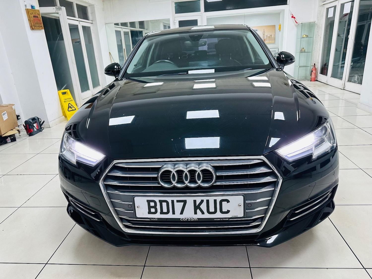 Used Audi A4 2017 for sale - 77202519: Photo 2