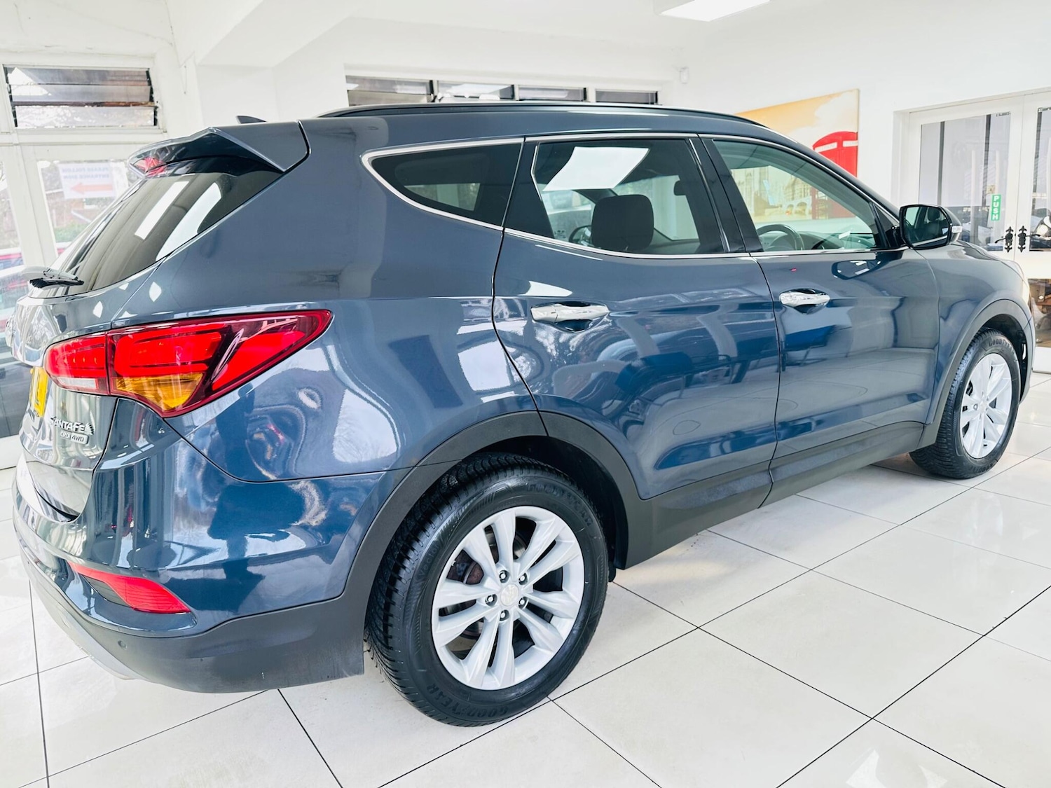 Used Hyundai Santa Fe 2018 for sale - 77769181: Photo 25
