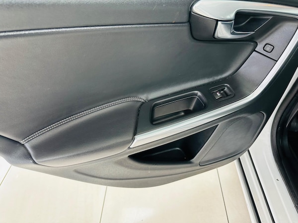 Used Volvo V60 2016 for sale - 76270971: Photo 37