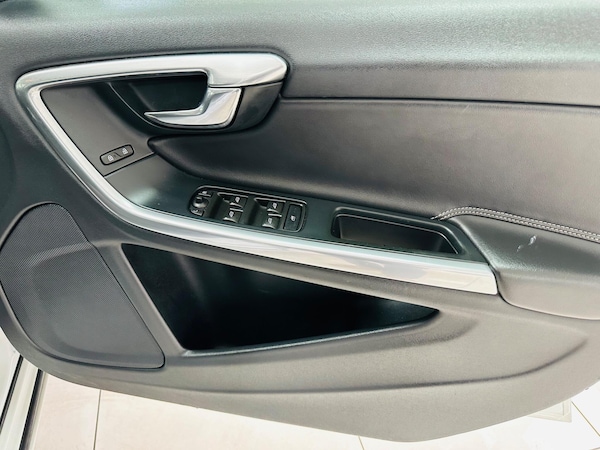Used Volvo V60 2016 for sale - 76270971: Photo 39