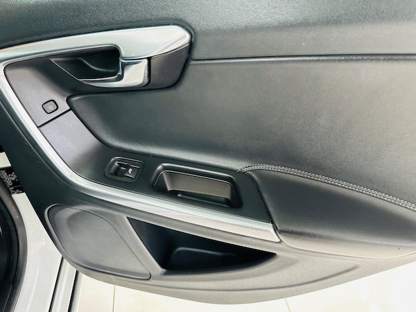 Used Volvo V60 2016 for sale - 76270971: Photo 42