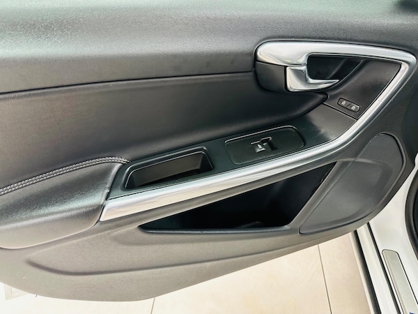 Used Volvo V60 2016 for sale - 76270971: Photo 44