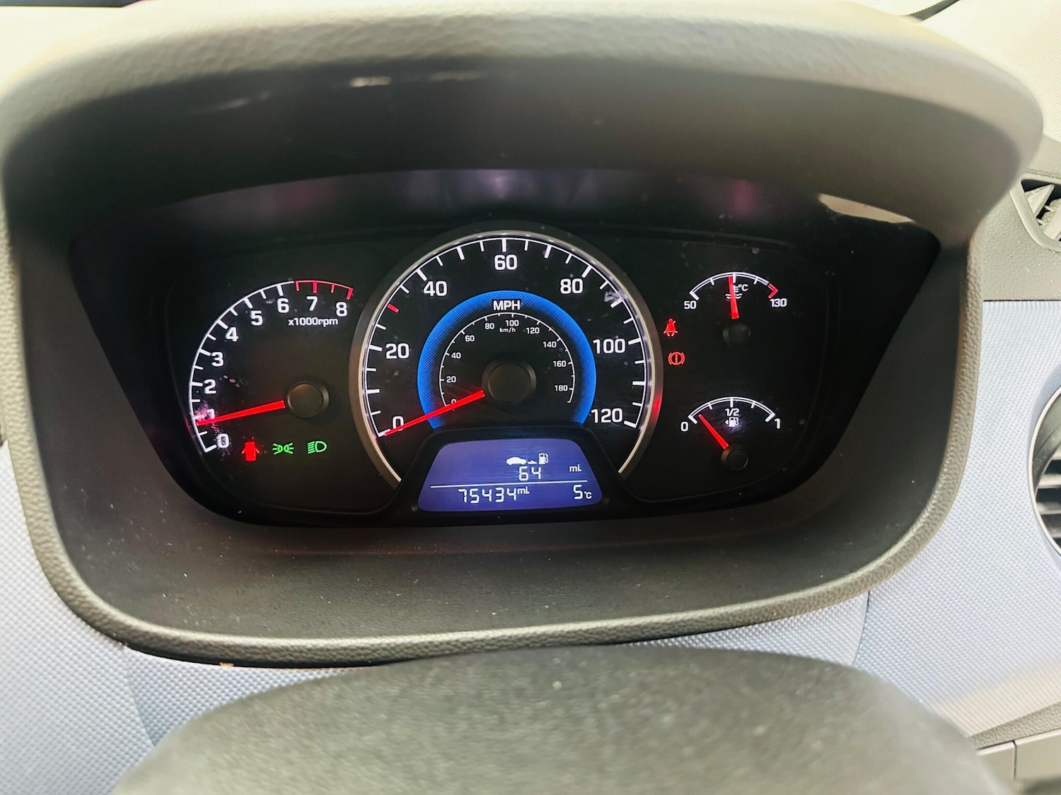 Used Hyundai i10 2015 for sale - 77611819: Photo 4