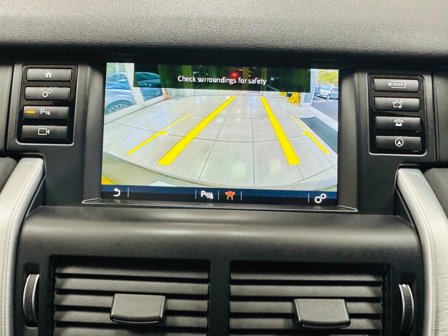 Used Land Rover Discovery Sport 2016 for sale - 76215171: Photo 25