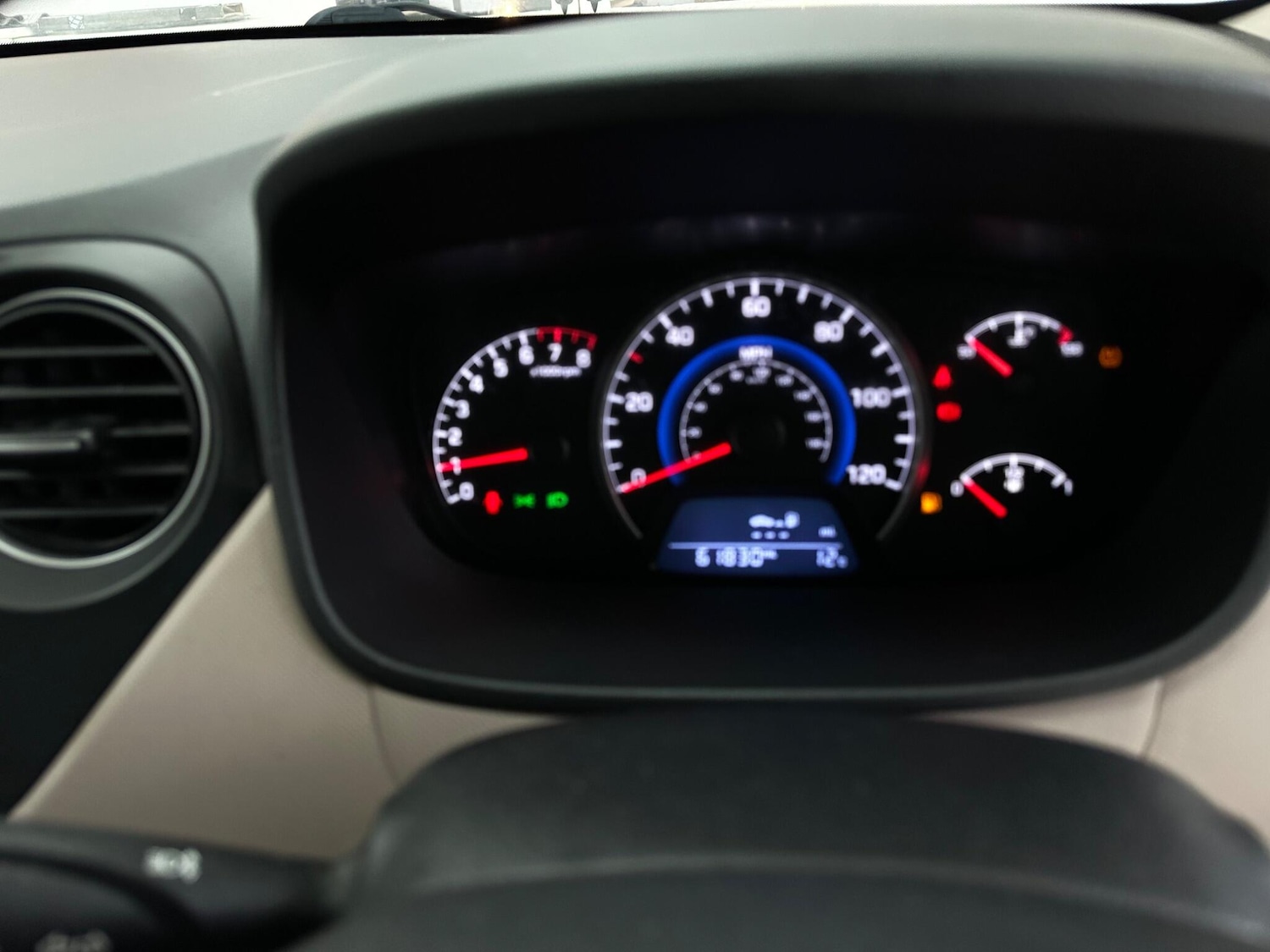 Used Hyundai i10 2016 for sale - 77683714: Photo 24