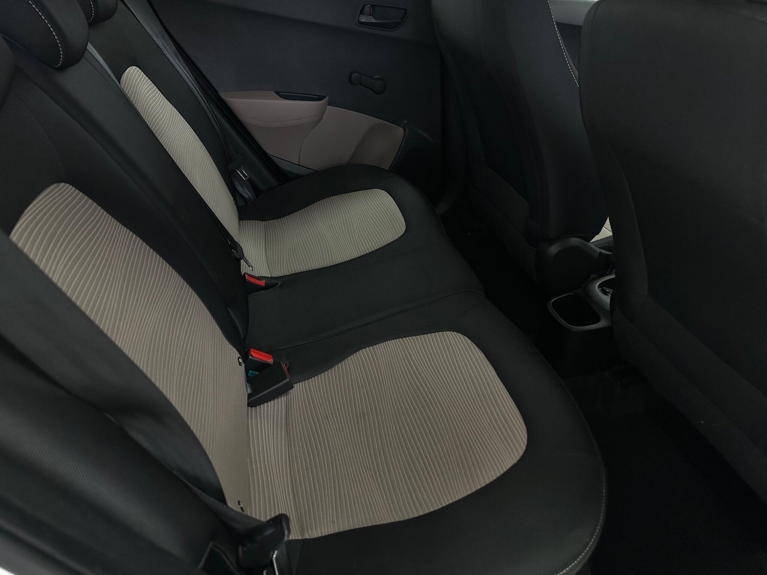 Used Hyundai i10 2016 for sale - 77683714: Photo 9