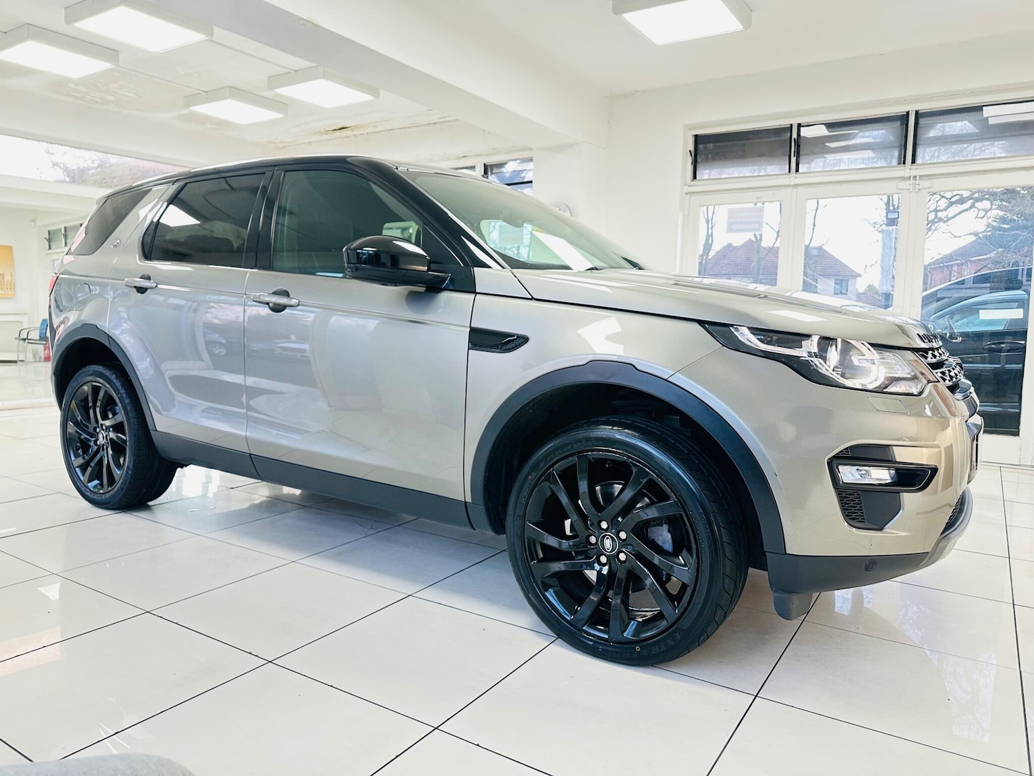 Used Land Rover Discovery Sport 2018 for sale - 77358853: Photo 2