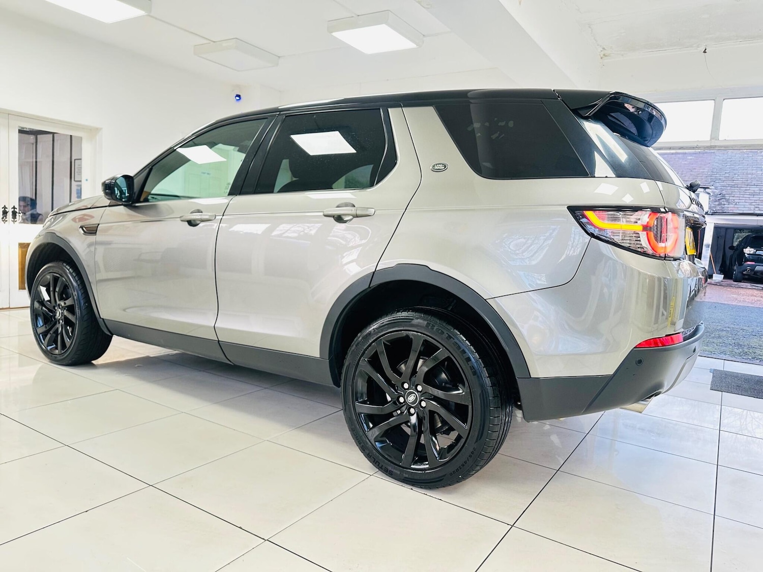Used Land Rover Discovery Sport 2018 for sale - 77358853: Photo 5