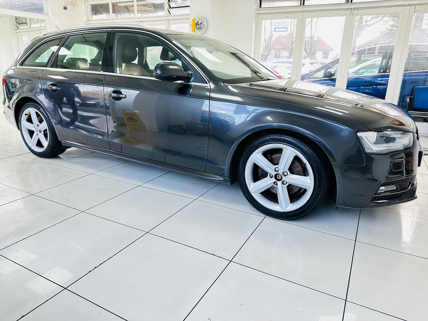 Used Audi A4 2013 for sale - 77175155: Photo 2