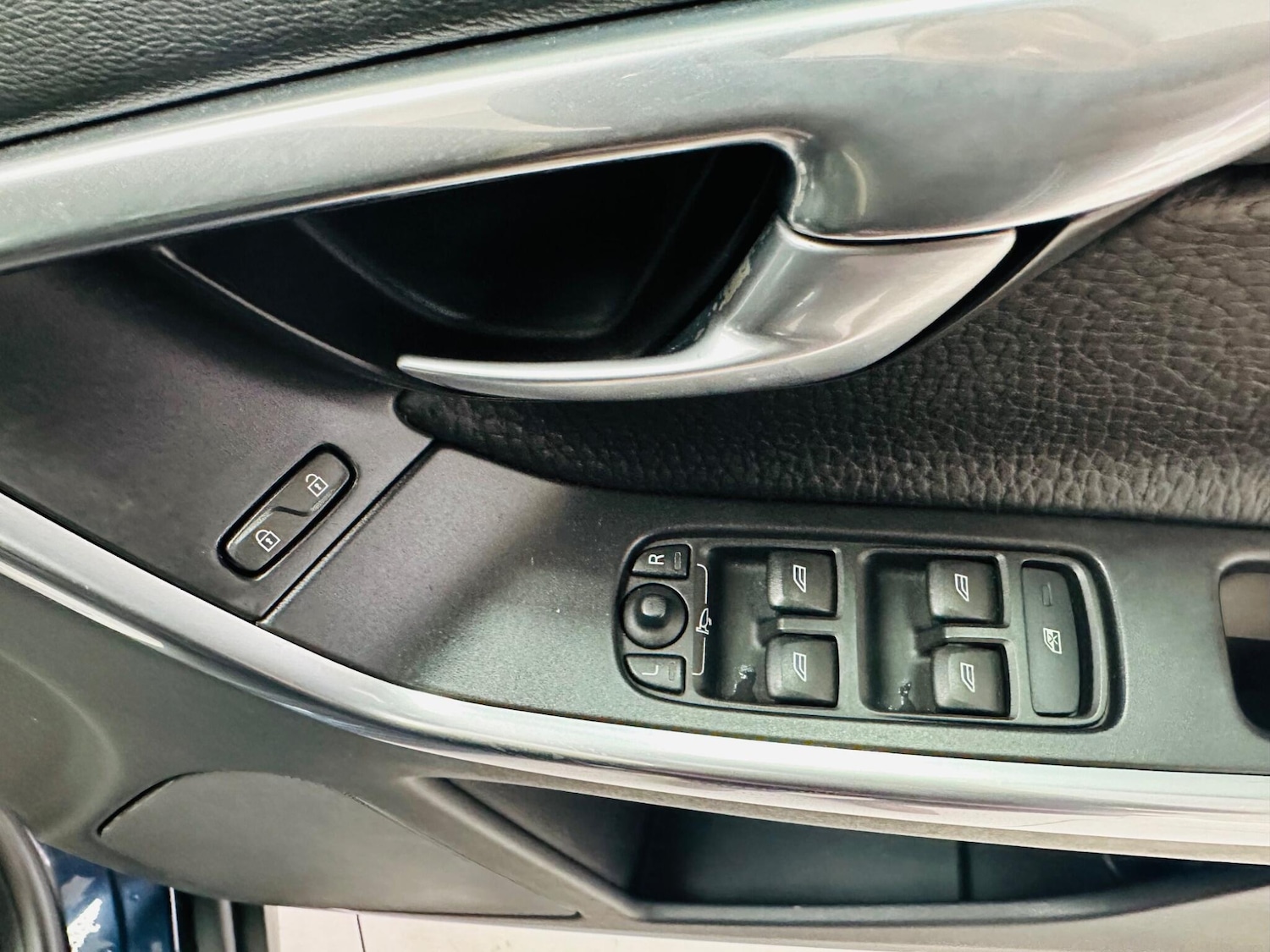 Used Volvo XC60 2012 for sale - 78072426: Photo 28