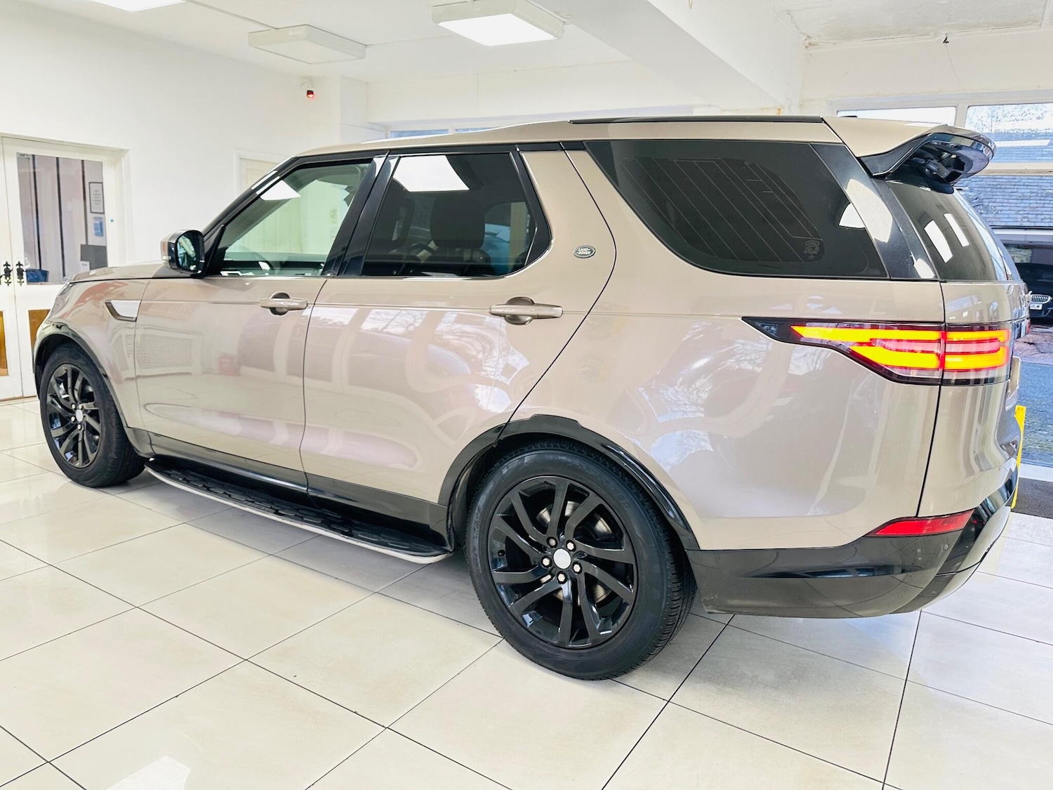 Used Land Rover Discovery 2017 for sale - 77016650: Photo 24