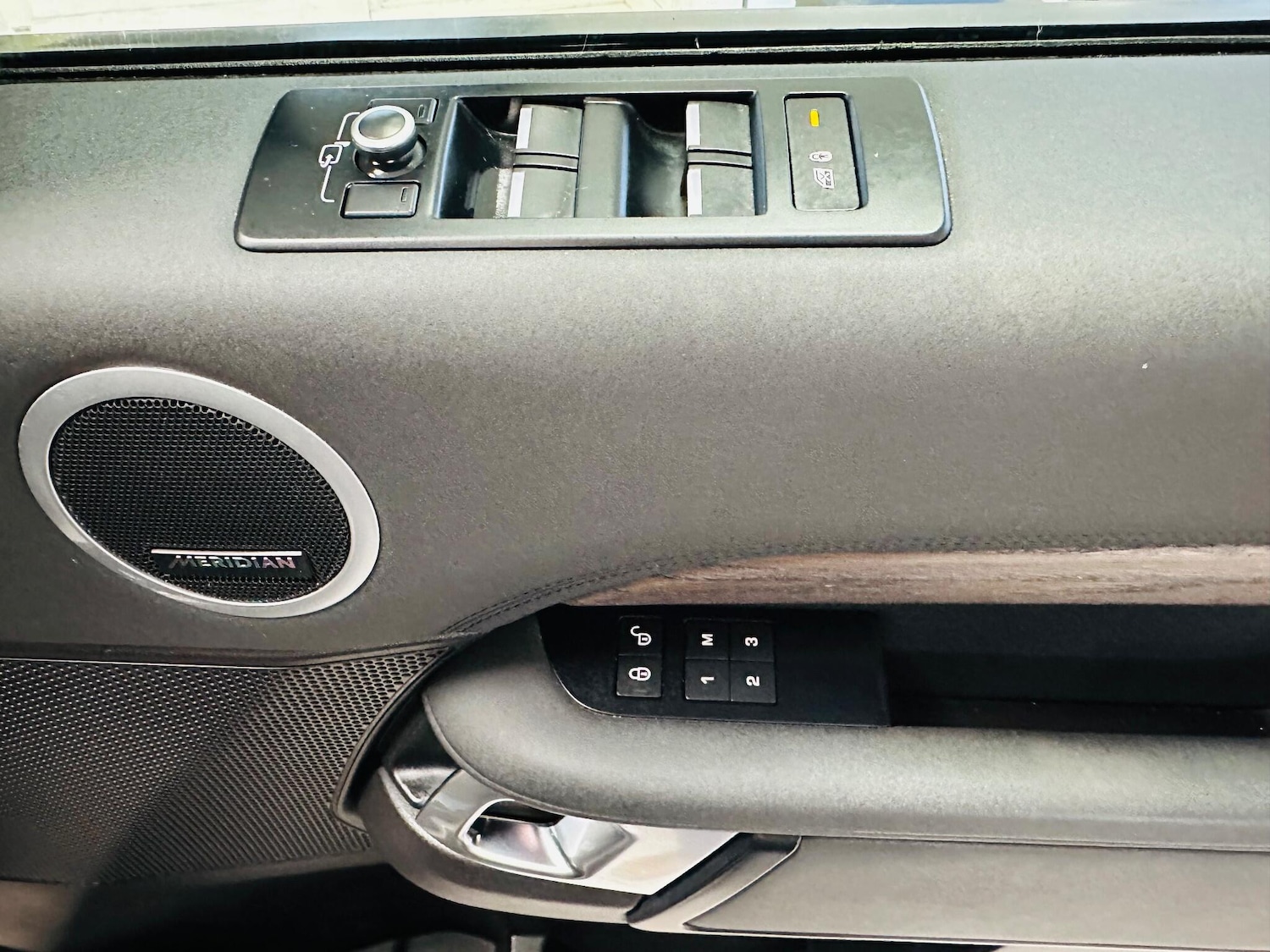 Used Land Rover Discovery 2017 for sale - 77016650: Photo 30