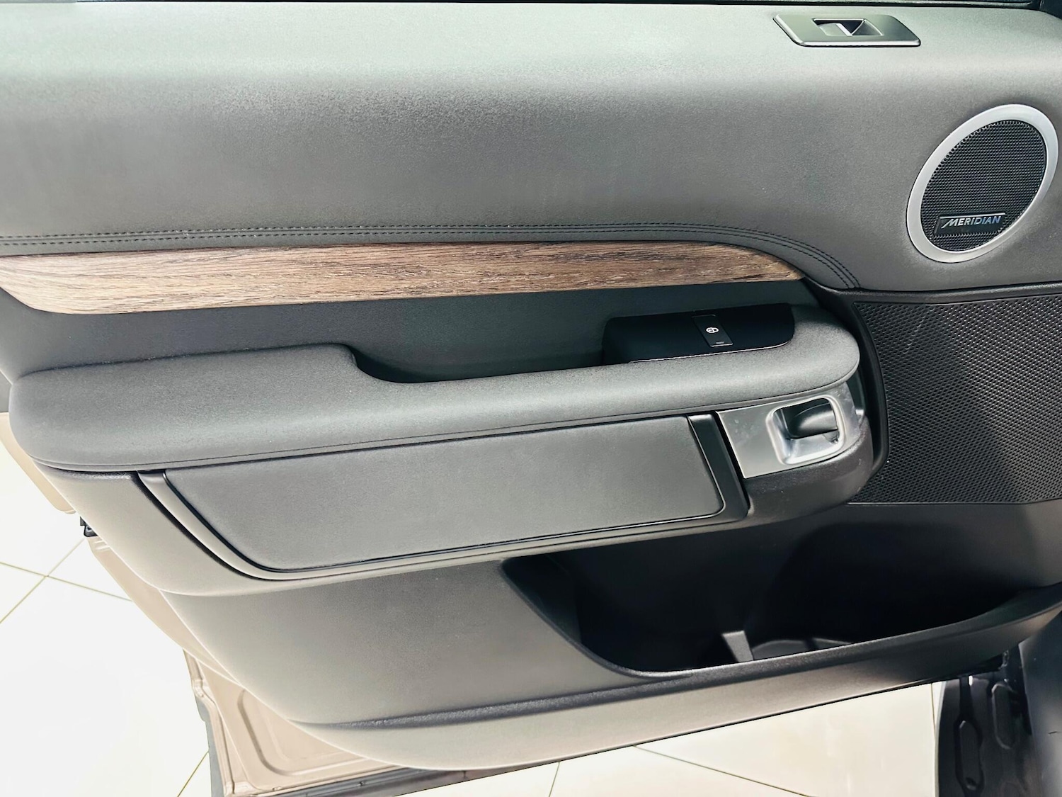 Used Land Rover Discovery 2017 for sale - 77016650: Photo 46