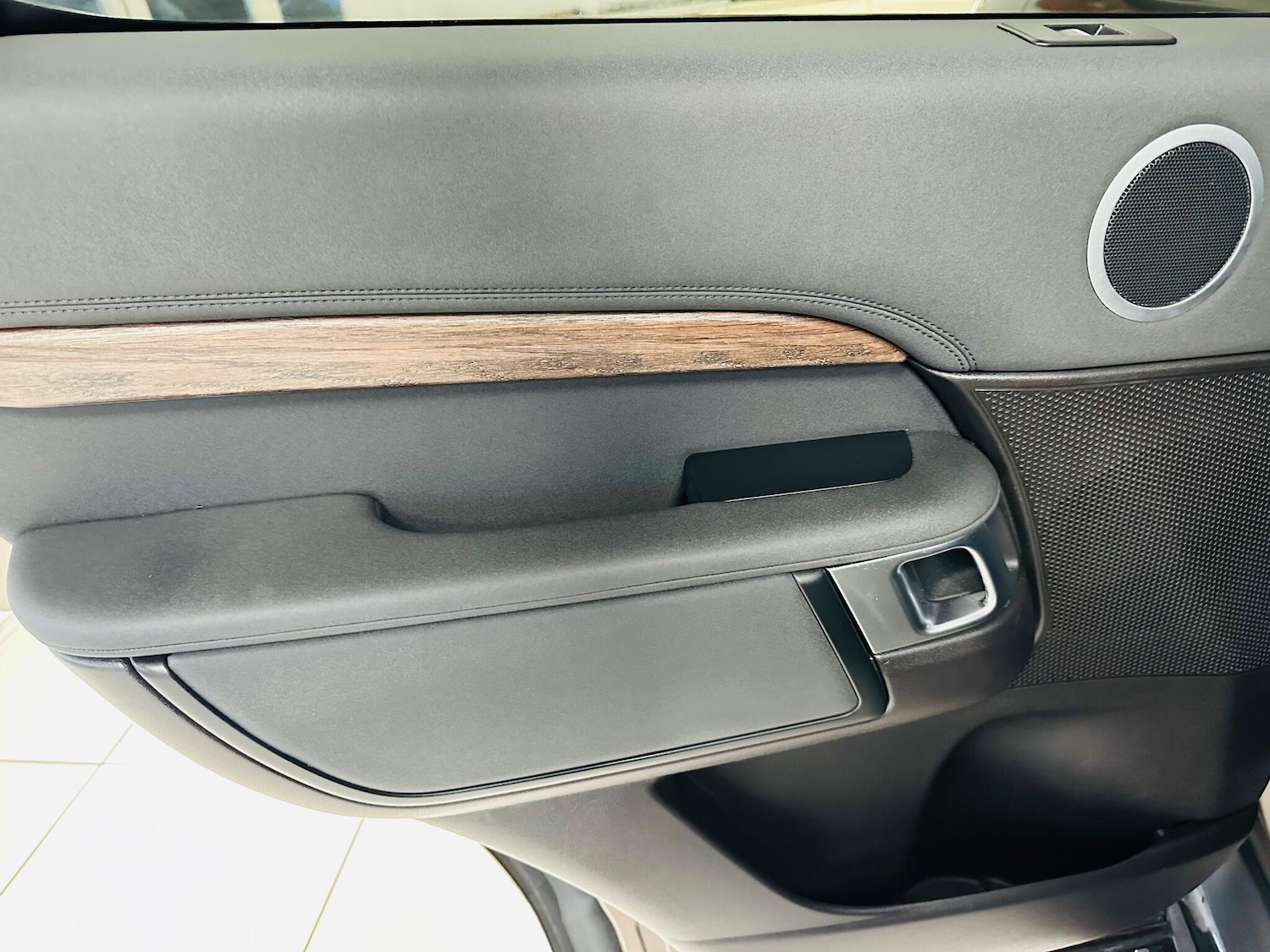 Used Land Rover Discovery 2017 for sale - 77016650: Photo 50