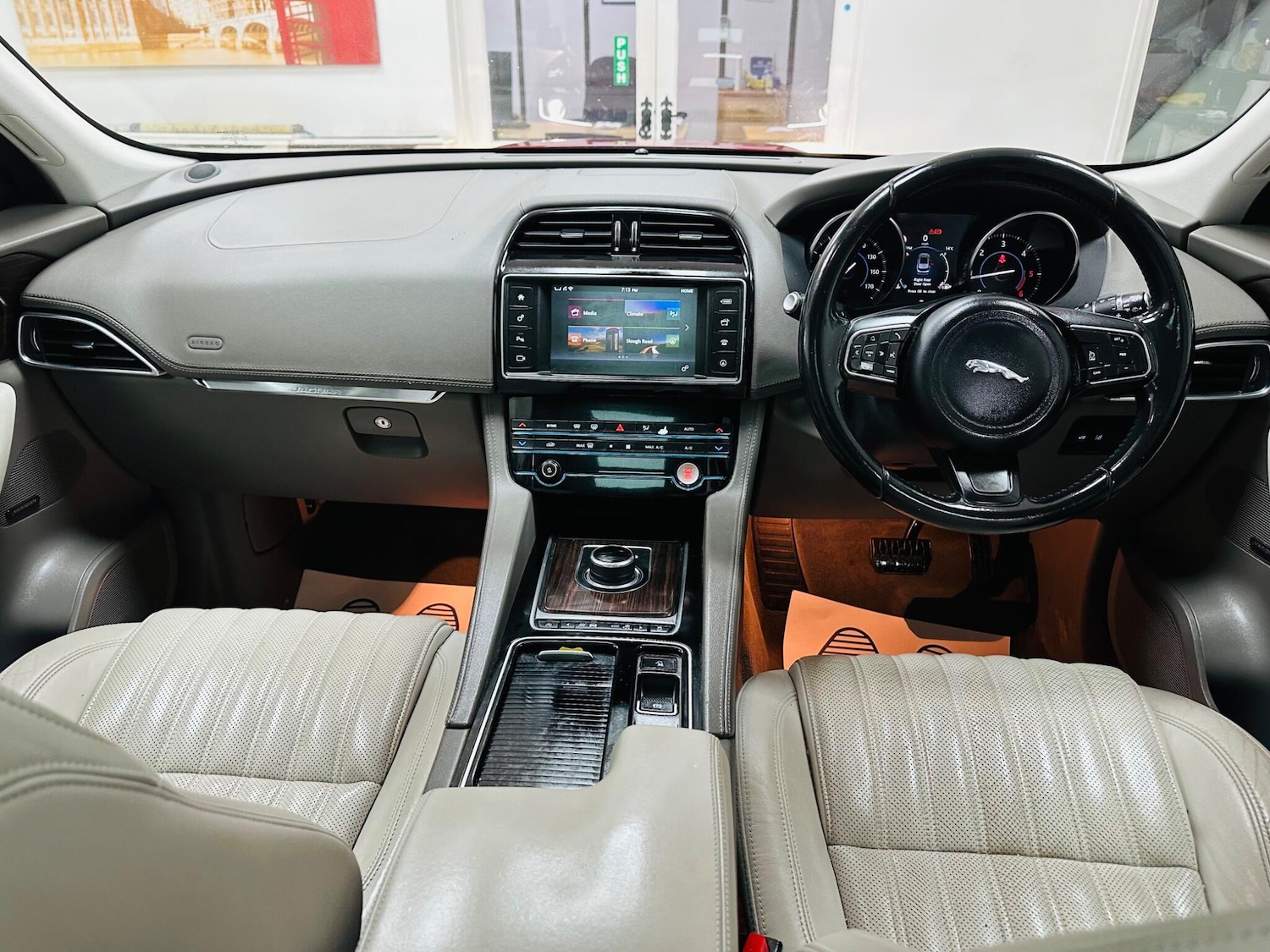 Used Jaguar F-Pace for sale - 76473710: Photo 3