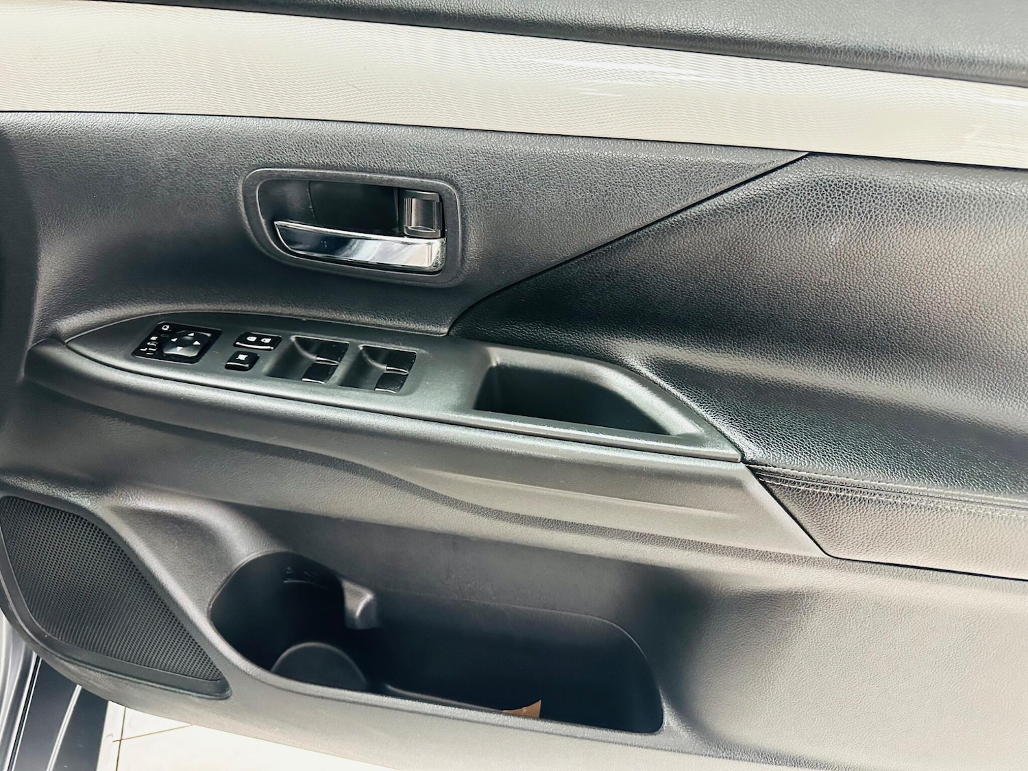 Used Mitsubishi Outlander 2015 for sale - 76423026: Photo 41