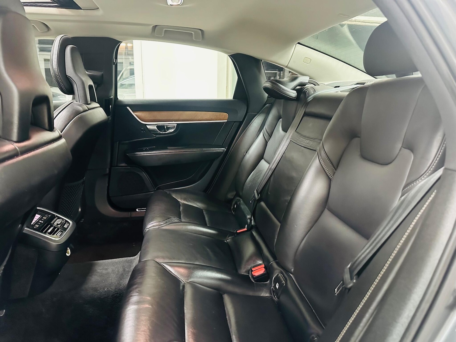 Used Volvo S90 2017 for sale - 76899261: Photo 36